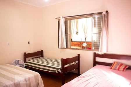 Casa para alugar com 300m², 4 quartos e 10 vagas Casa para alugar com 300m², 4 quartos e 10 vagasQuarto