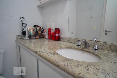 Apartamento à venda com 78m², 2 quartos e 2 vagasBanheiro da Suíte