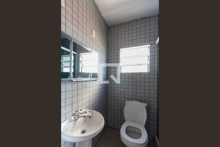 Banheiro  de casa para alugar com 1 quarto, 60m² em Jardim São Pedro, Porto Alegre