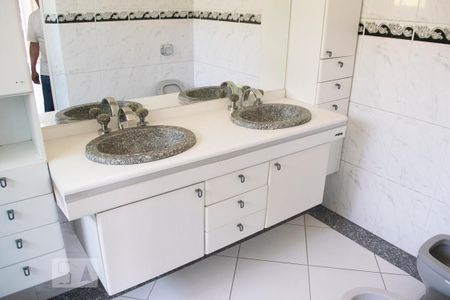 Casa à venda com 500m², 5 quartos e 4 vagasbanheiro quarto 5