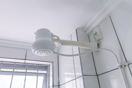 Banheiro de apartamento à venda com 1 quarto, 28m² em Menino Deus, Porto Alegre