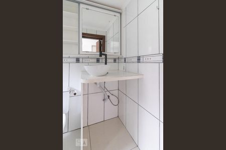 Banheiro de apartamento à venda com 1 quarto, 28m² em Menino Deus, Porto Alegre