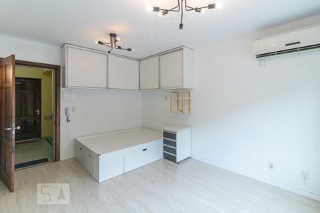 Sala/Quarto de apartamento à venda com 1 quarto, 28m² em Menino Deus, Porto Alegre