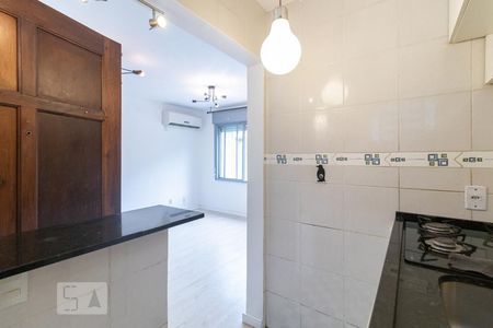 Cozinha de apartamento à venda com 1 quarto, 28m² em Menino Deus, Porto Alegre
