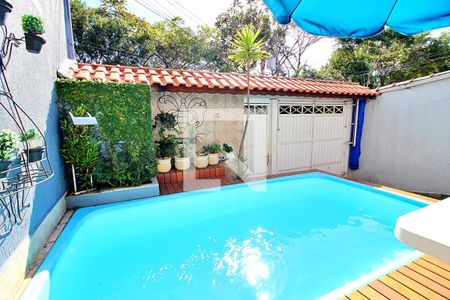 Casa à venda com 220m², 4 quartos e 3 vagasÁrea da Piscina