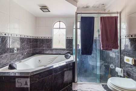 Casa à venda com 220m², 4 quartos e 3 vagasBanheiro da Suite 2