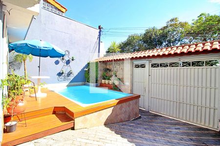 Casa à venda com 220m², 4 quartos e 3 vagasÁrea da Piscina