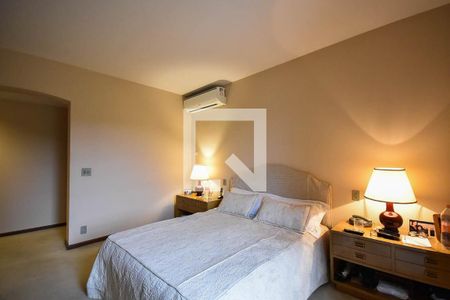 Casa à venda com 540m², 4 quartos e 7 vagasSuíte 2