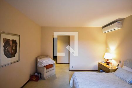 Casa à venda com 540m², 4 quartos e 7 vagasSuíte 2