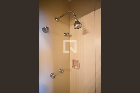 Casa à venda com 540m², 4 quartos e 7 vagasChuveiro do banheiro