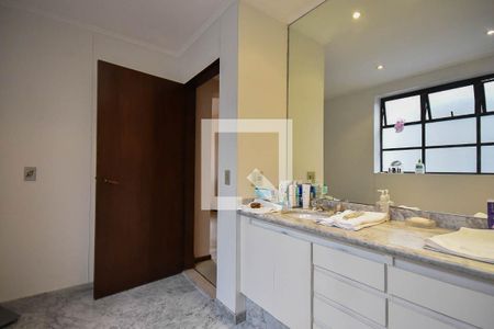 Casa à venda com 540m², 4 quartos e 7 vagasBanheiro suíte 2