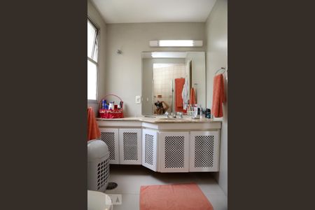 Apartamento à venda com 130m², 3 quartos e 2 vagasBanheiro da Suíte 