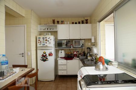 Apartamento à venda com 130m², 3 quartos e 2 vagasCozinha 