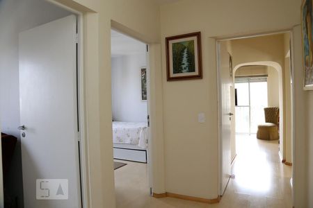 Corredor de apartamento à venda com 3 quartos, 130m² em Vila Andrade, São Paulo