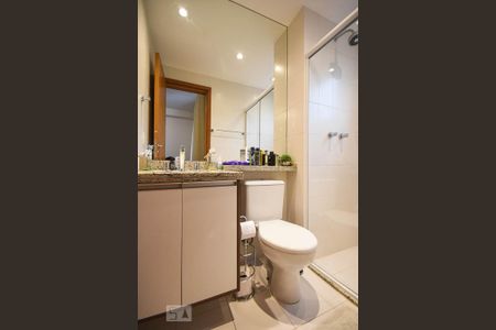 Apartamento à venda com 97m², 2 quartos e 2 vagasBanheiro suíte 2