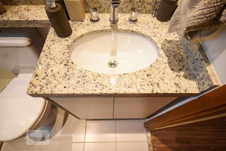 Apartamento à venda com 97m², 2 quartos e 2 vagasPia do banheiro da suíte 1