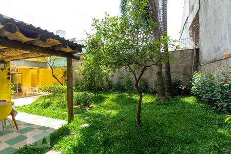 Casa à venda com 350m², 4 quartos e 4 vagas Casa à venda com 350m², 4 quartos e 4 vagasQuintal