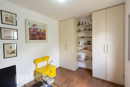 Casa à venda com 350m², 4 quartos e 4 vagas Casa à venda com 350m², 4 quartos e 4 vagasQuarto