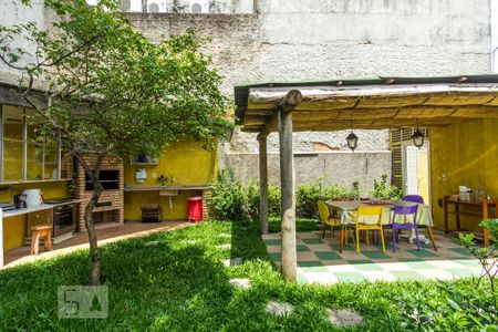 Casa à venda com 350m², 4 quartos e 4 vagas Casa à venda com 350m², 4 quartos e 4 vagasQuintal