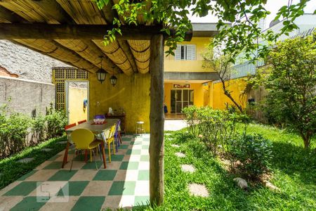 Casa à venda com 350m², 4 quartos e 4 vagas Casa à venda com 350m², 4 quartos e 4 vagasQuintal