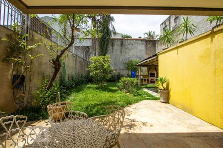 Casa à venda com 350m², 4 quartos e 4 vagas Casa à venda com 350m², 4 quartos e 4 vagasQuintal