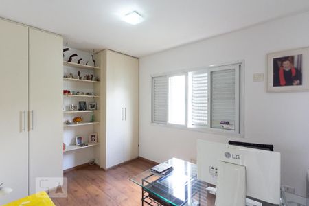 Casa à venda com 350m², 4 quartos e 4 vagas Casa à venda com 350m², 4 quartos e 4 vagasQuarto