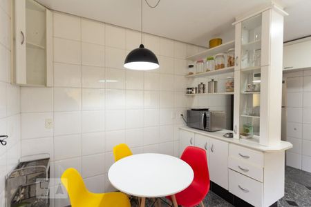 Casa à venda com 350m², 4 quartos e 4 vagas Casa à venda com 350m², 4 quartos e 4 vagasCozinha