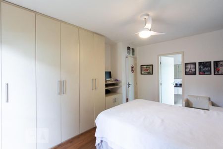 Casa à venda com 350m², 4 quartos e 4 vagas Casa à venda com 350m², 4 quartos e 4 vagasSuíte 3