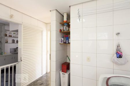Casa à venda com 350m², 4 quartos e 4 vagas Casa à venda com 350m², 4 quartos e 4 vagasÁrea de Serviço