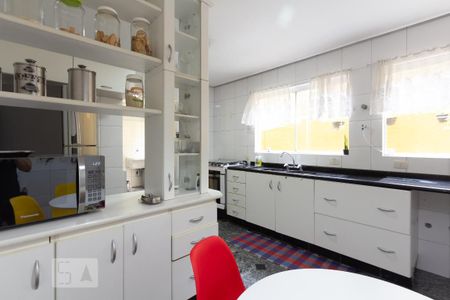 Casa à venda com 350m², 4 quartos e 4 vagas Casa à venda com 350m², 4 quartos e 4 vagasCozinha