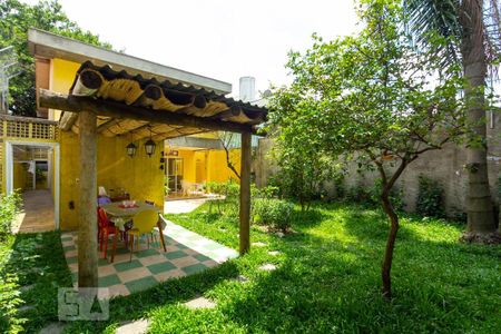 Casa à venda com 350m², 4 quartos e 4 vagas Casa à venda com 350m², 4 quartos e 4 vagasQuintal