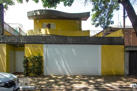 Casa à venda com 350m², 4 quartos e 4 vagas Casa à venda com 350m², 4 quartos e 4 vagasFachada