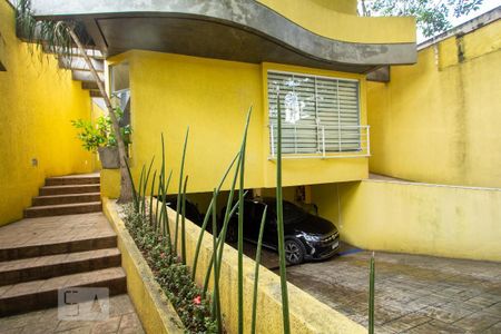 Casa à venda com 350m², 4 quartos e 4 vagas Casa à venda com 350m², 4 quartos e 4 vagasGaragem