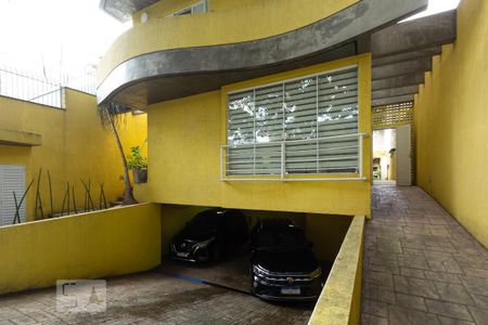 Casa à venda com 350m², 4 quartos e 4 vagas Casa à venda com 350m², 4 quartos e 4 vagasGaragem