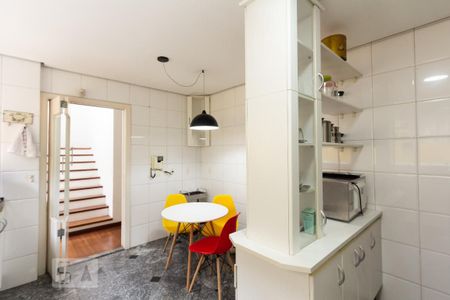 Casa à venda com 350m², 4 quartos e 4 vagas Casa à venda com 350m², 4 quartos e 4 vagasCozinha