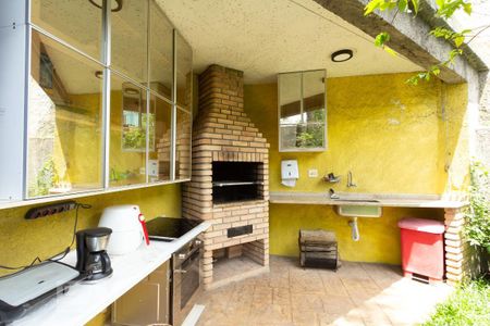 Casa à venda com 350m², 4 quartos e 4 vagas Casa à venda com 350m², 4 quartos e 4 vagasÁrea comum - Churrasqueira