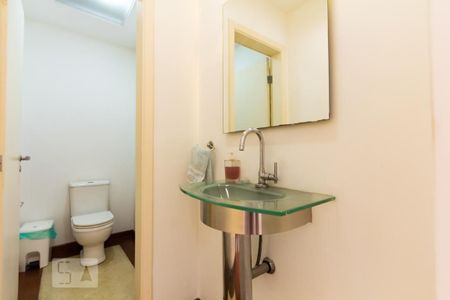 Casa à venda com 350m², 4 quartos e 4 vagas Casa à venda com 350m², 4 quartos e 4 vagasLavabo