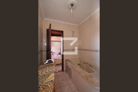 Casa à venda com 300m², 4 quartos e 3 vagasCasa 2 - banheiro da suíte