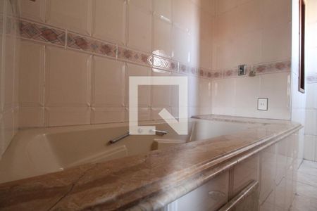 Casa à venda com 300m², 4 quartos e 3 vagasCasa 2 - banheiro da suíte