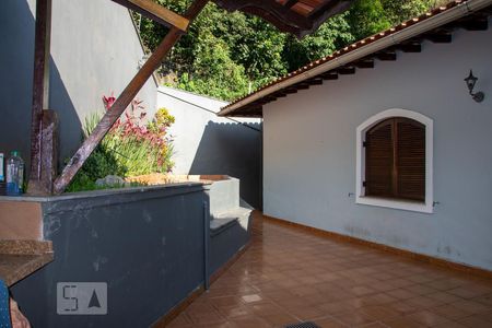 Casa à venda com 250m², 3 quartos e 5 vagas Casa à venda com 250m², 3 quartos e 5 vagasQuintal