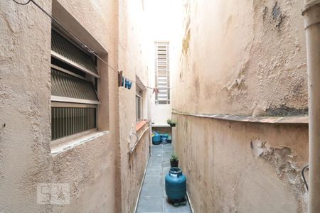 Casa à venda com 120m², 3 quartos e sem vagaCorredor lateral da casa