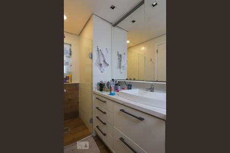 Apartamento para alugar com 120m², 3 quartos e 2 vagas Apartamento para alugar com 120m², 3 quartos e 2 vagasBanheiro da Suíte