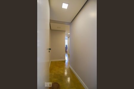 Corredor de apartamento para alugar com 3 quartos, 120m² em Independência, Porto Alegre