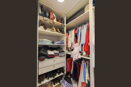 Apartamento para alugar com 120m², 3 quartos e 2 vagas Apartamento para alugar com 120m², 3 quartos e 2 vagasCloset