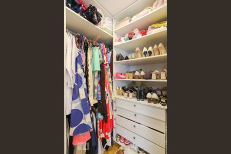 Apartamento para alugar com 120m², 3 quartos e 2 vagas Apartamento para alugar com 120m², 3 quartos e 2 vagasCloset