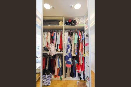 Apartamento para alugar com 120m², 3 quartos e 2 vagas Apartamento para alugar com 120m², 3 quartos e 2 vagasCloset