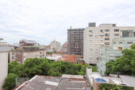 Vista da Sala de Estar de apartamento para alugar com 3 quartos, 120m² em Independência, Porto Alegre
