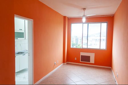 Sala de apartamento para alugar com 1 quarto, 45m² em Pechincha, Rio de Janeiro