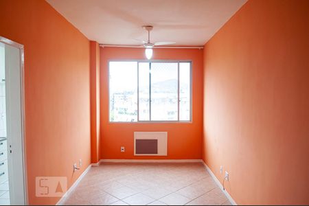Sala de apartamento para alugar com 1 quarto, 45m² em Pechincha, Rio de Janeiro