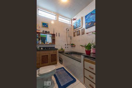 Casa à venda com 350m², 3 quartos e 3 vagasBanheiro Social